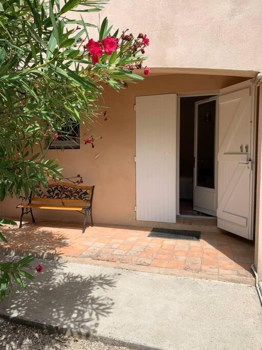 Studio En Rez-De-Jardin Arbore Avec Acces Piscine Et Clim Villeneuve-lès-Avignon Extérieur photo